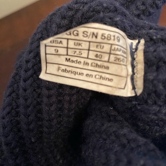 Ugg’s navy classic cardy - Picture 6 of 6